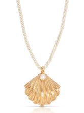 Scallop Shell Pendant Necklace