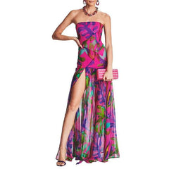 Sleeveless strapless fitted pleated skirt with slit